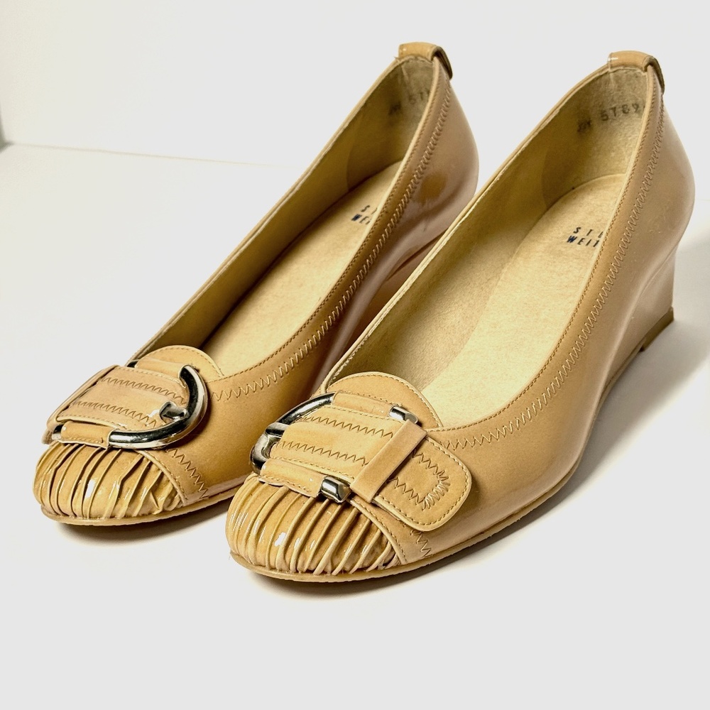 Stuart Weitzman Nude Patent Leather Block Wedge Heels w Pleated Buckle Toe Sz 7M